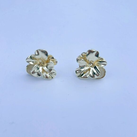 Gold flower stud earrings A29 - Picture 3 of 5